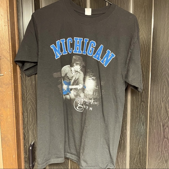 Hanes Michigan Garth t shirt. small - Picture 5 of 11